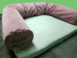 camita tipo sofá personalizada y bordada